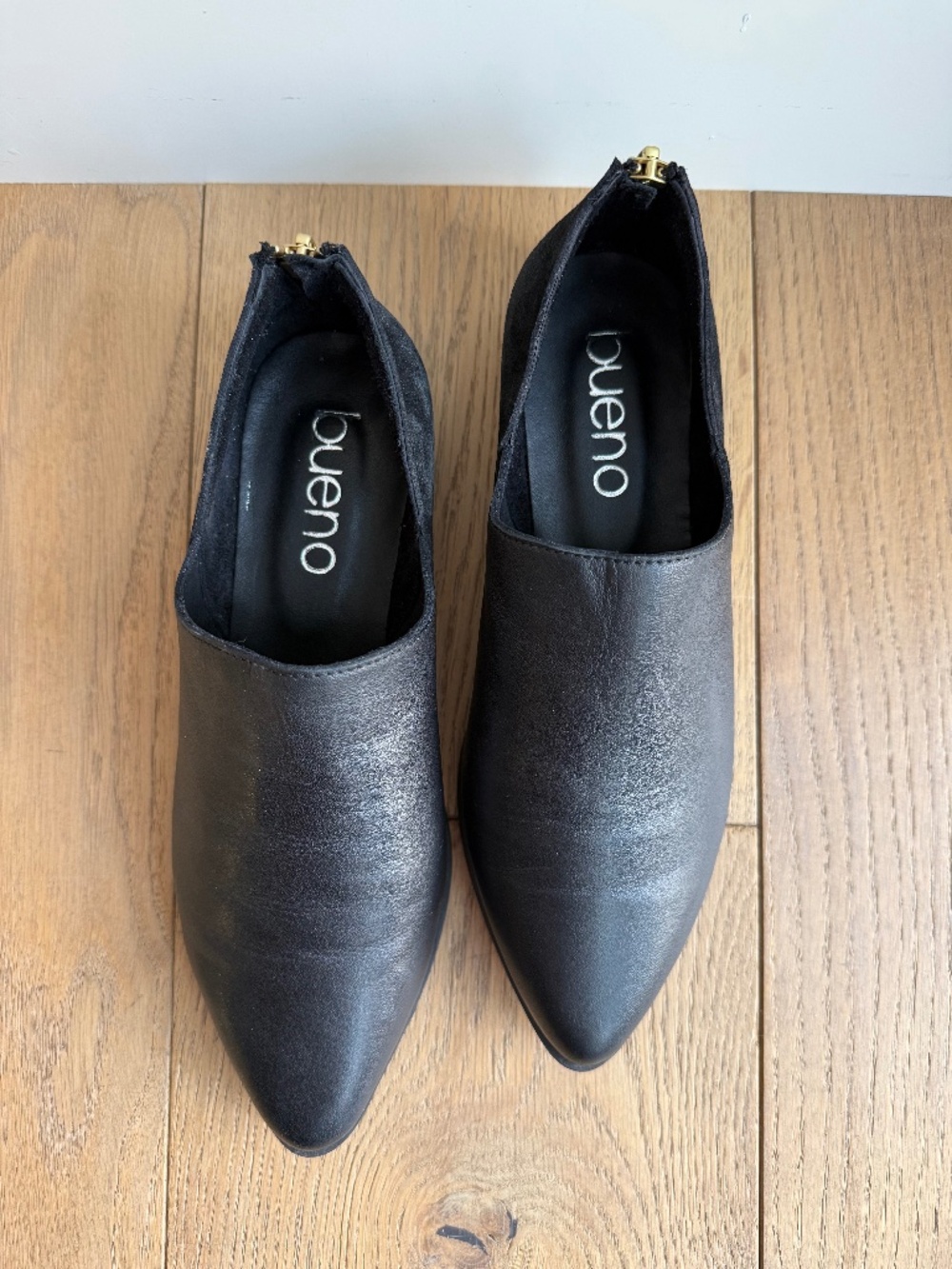 Bueno Beau Black Flats w Gold Zipper on Heel Size 36